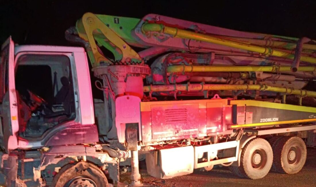 Malatya-Hekimhan karayolunda meydana gelen trafik kazasında, bir aracın beton mikseriyle
