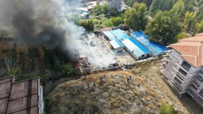 Yeşilyurt ilçesinde bir şantiye alanında meydana gelen yangında, yaklaşık 30