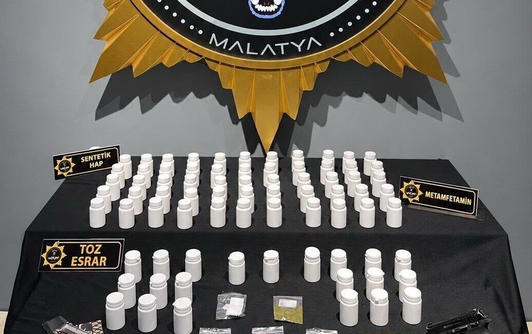 Malatya’da sokak satıcılarına yönelik gerçekleştirilen operasyonda, 4 bin 79 adet