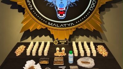 Malatya’da sokak satıcılarına yönelik düzenlenen uyuşturucu operasyonunda gözaltına alınan 10