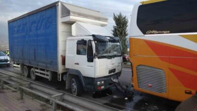 Malatya’da Beylerderesi Turgut Özal Viyadüğü’nde meydana gelen trafik kazasında, yolcu
