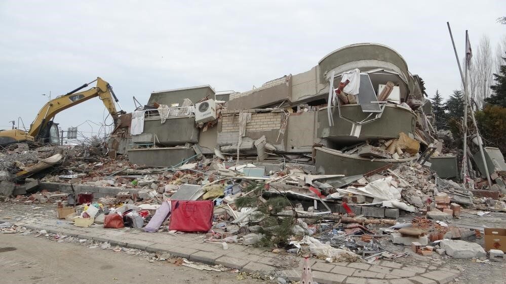 Malatya’da 6 Şubat 2023 depremlerinde Hayat Sitesi’nin yıkılması sonucunda 16