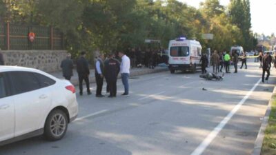 Muş’un Malazgirt ilçesinde meydana gelen trafik kazasında otomobil ile motosiklet