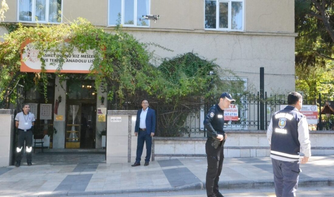 Manisa’da Polis Ekipleri Okul Çevresi Denetiminde Bulundu İçişleri Bakanlığı’nın öncülüğünde