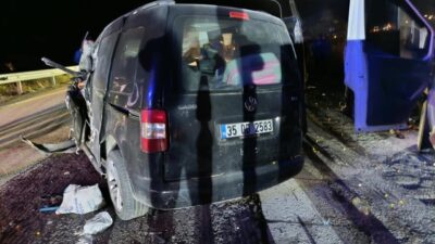 Kula ilçesinde meydana gelen zincirleme trafik kazasında, hafif ticari otomobil