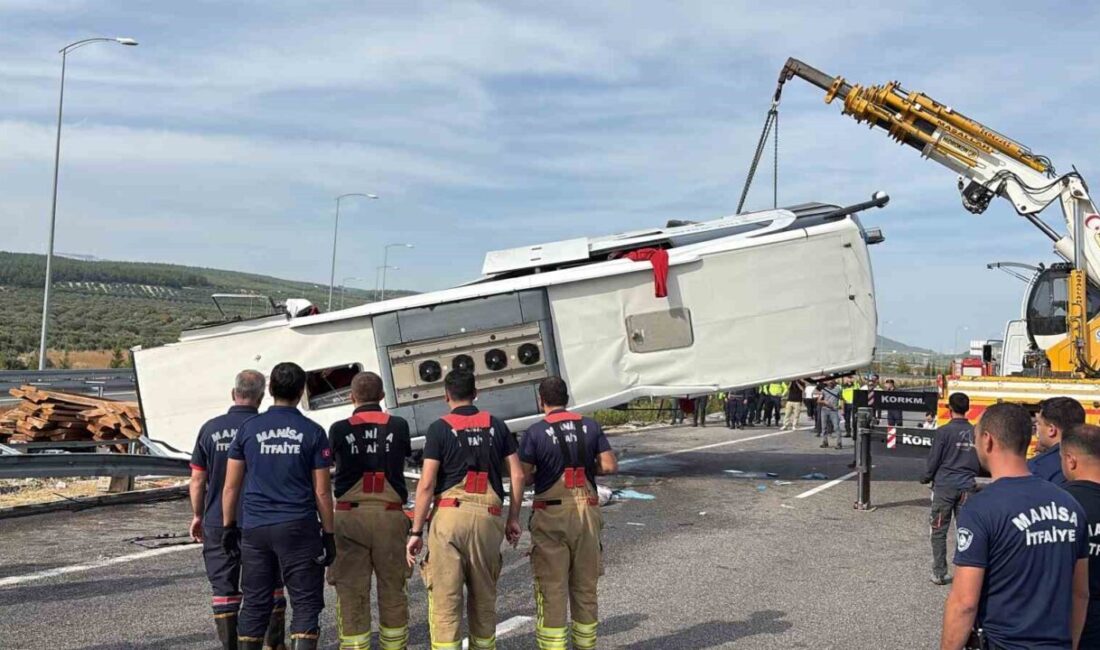 Manisa’nın Akhisar ilçesinde meydana gelen trafik kazasında 11 kişi hayatını
