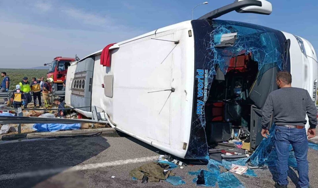 Akhisar ilçesinde meydana gelen trafik kazasında 11 kişinin hayatını kaybettiği