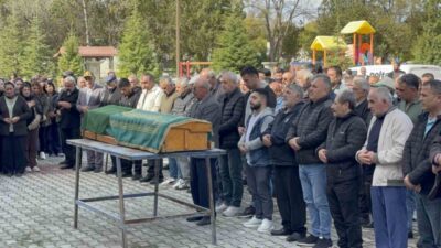 Manisa’nın Akhisar ilçesinde meydana gelen tur otobüsü ile tırın çarpışması