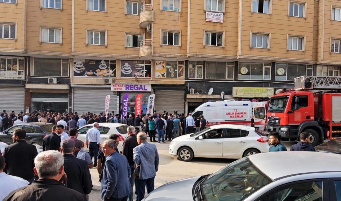 Mardin’in Kızıltepe ilçesinde asansör kabininin çökmesi sonucu 2 işçi yaralandı.