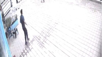 Mardin’in Nusaybin ilçesinde otomobilin park halindeki araca ve araçtan inen