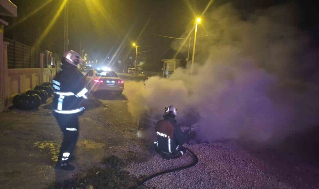 Mardin’in Kızıltepe ilçesinde park halindeki bir aracın yanması sonucu çıkan