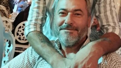 Adana’da bir markete düzenlenen silahlı saldırı sırasında markete ekmek vermek