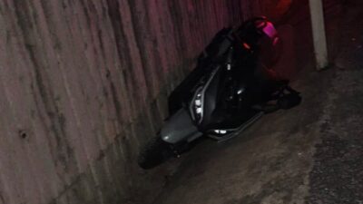Marmaris’in Karadere mevkiinde bugün sabah saatlerinde yol kenarında bir motosiklet