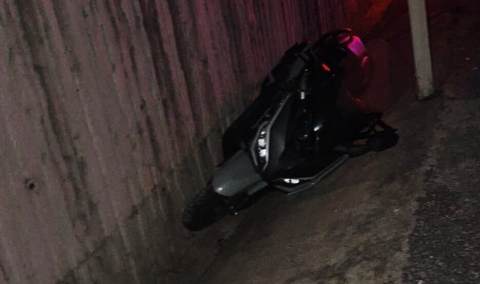 Marmaris’in Karadere mevkiinde bugün sabah saatlerinde yol kenarında bir motosiklet