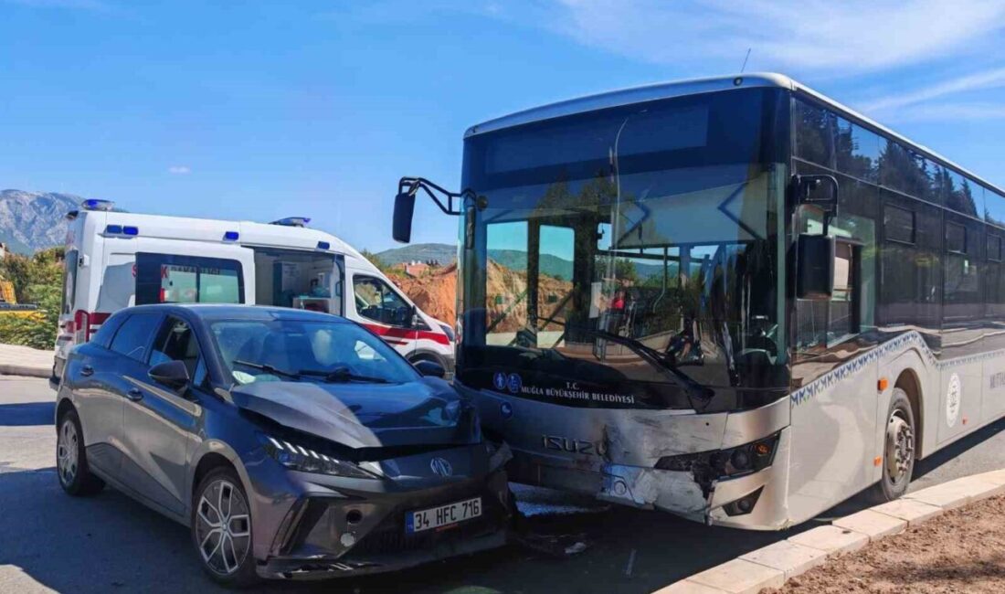 Menteşe ilçesine bağlı Kötekli Mahallesi’nde meydana gelen trafik kazasında, otomobil