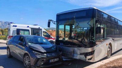 Menteşe ilçesine bağlı Kötekli Mahallesi’nde meydana gelen trafik kazasında, otomobil
