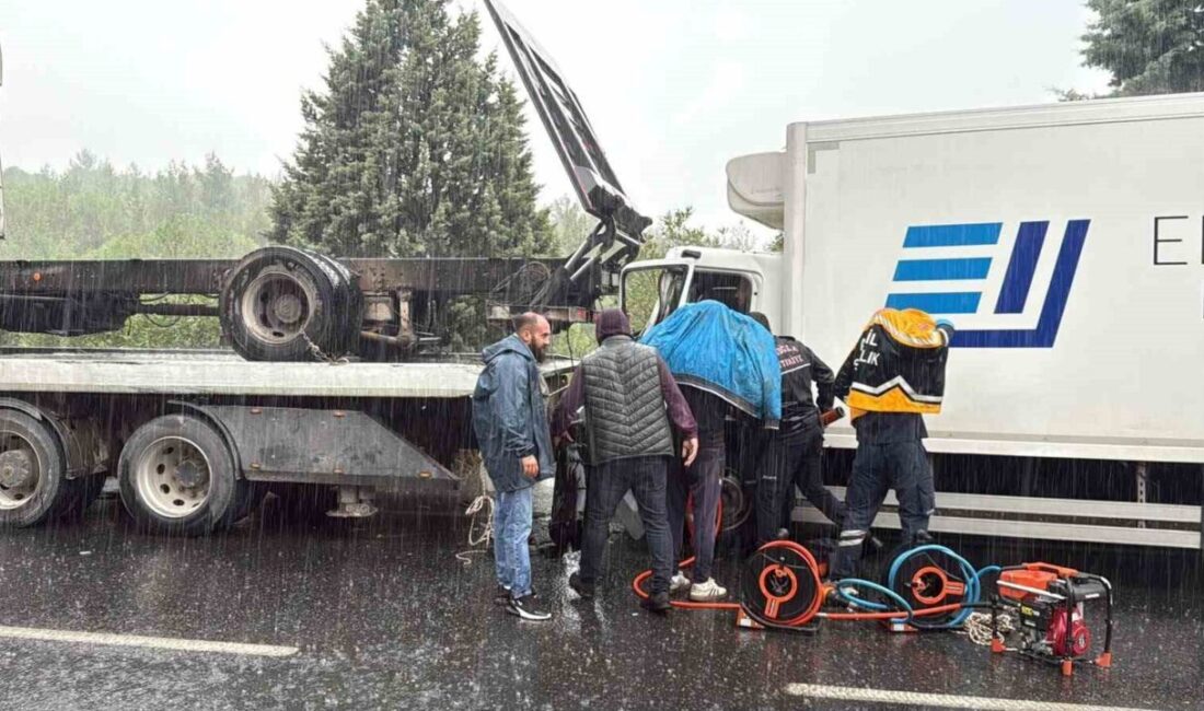 Menteşe ilçesinde meydana gelen trafik kazasında, çekiciye arkadan çarpan kamyonun