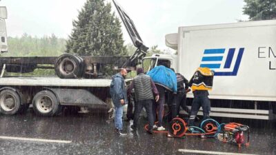 Menteşe ilçesinde meydana gelen trafik kazasında, çekiciye arkadan çarpan kamyonun