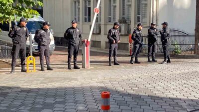 Denizli’nin Merkezefendi Belediyesi’ne düzenlenen operasyonda gözaltına alınan Belediye Başkanı Şeniz