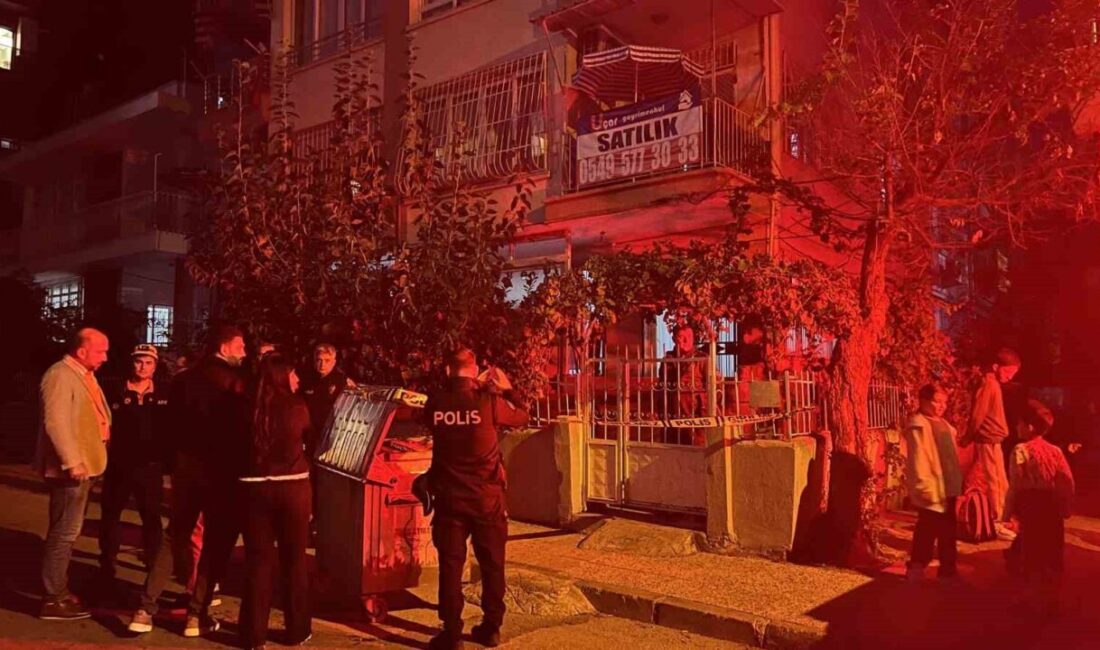 Mersin’de bulunan 3 katlı bir binanın zemininde yaşanan çökme sonucunda