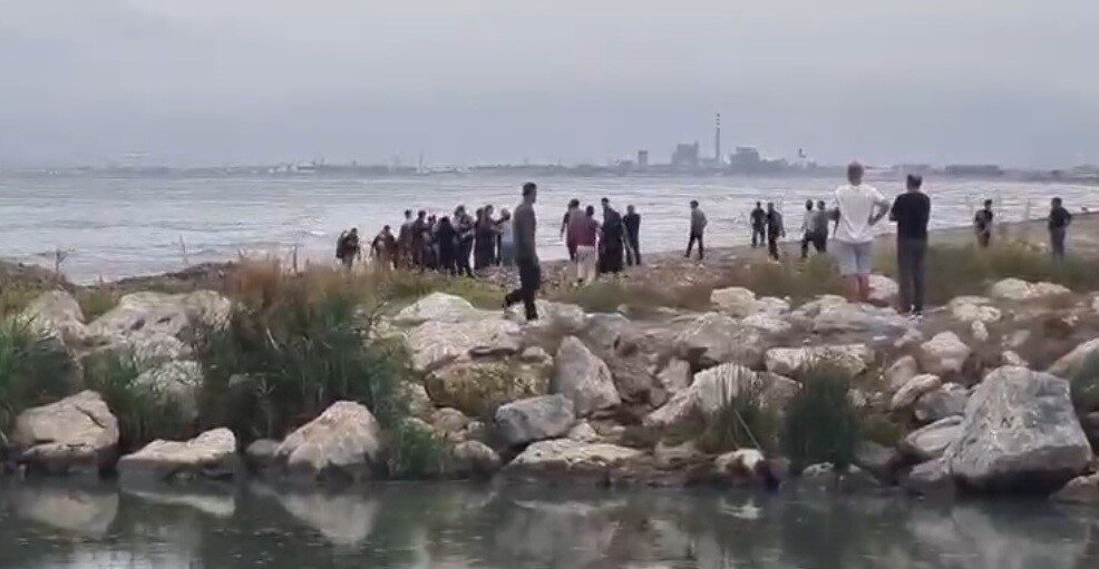 Mersin’in Akdeniz ilçesine bağlı Adanalıoğlu Mahallesi sahilinde feci bir olay