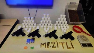 Mezitli ilçesinde bir iş yerinde gerçekleştirilen polis operasyonunda uyuşturucu ve