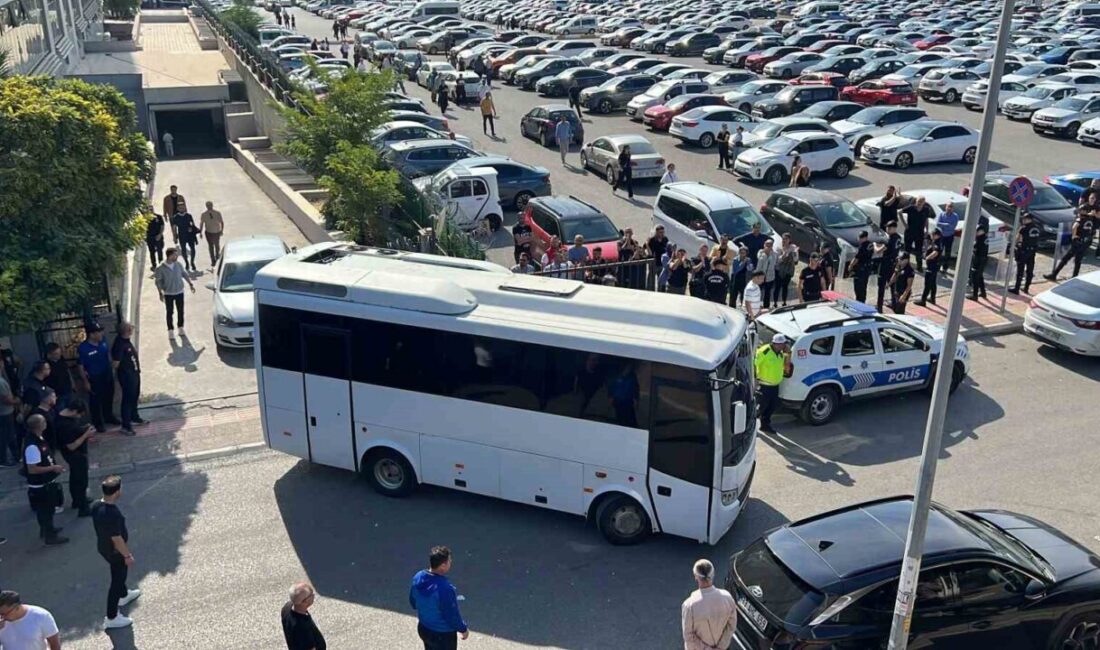 Mersin’de yürütülen yolsuzluk soruşturması kapsamında, Mersin Büyükşehir Belediye Başkanı Vahap