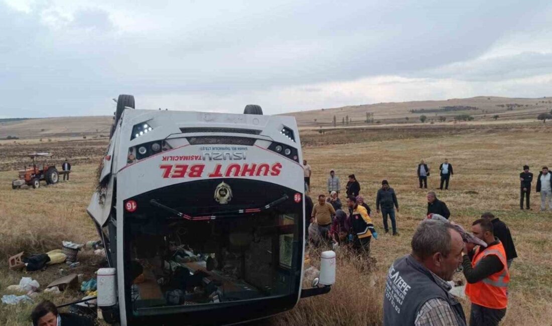 Afyonkarahisar’da meydana gelen trafik kazasında, midibüsün devrilmesi sonucu yaralanan kişi