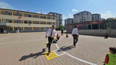 İl Milli Eğitim Müdürü Coşkun Esen, Melikgazi ilçesinde bulunan Malazgirt