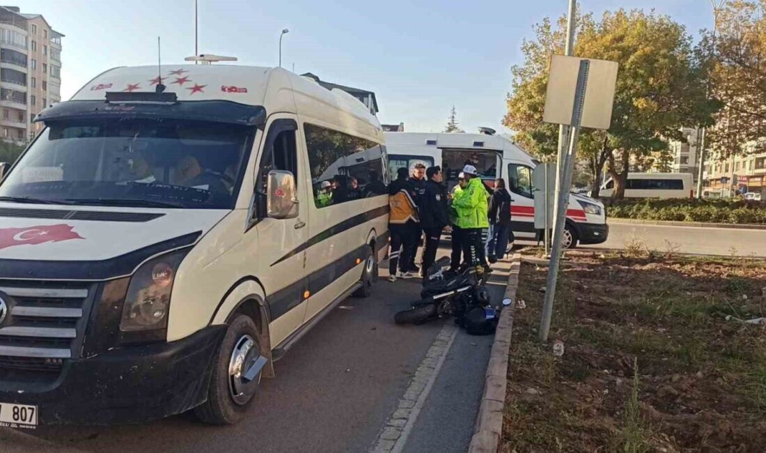 Seydişehir ilçesinde meydana gelen trafik kazasında minibüs ile motosiklet çarpıştı,