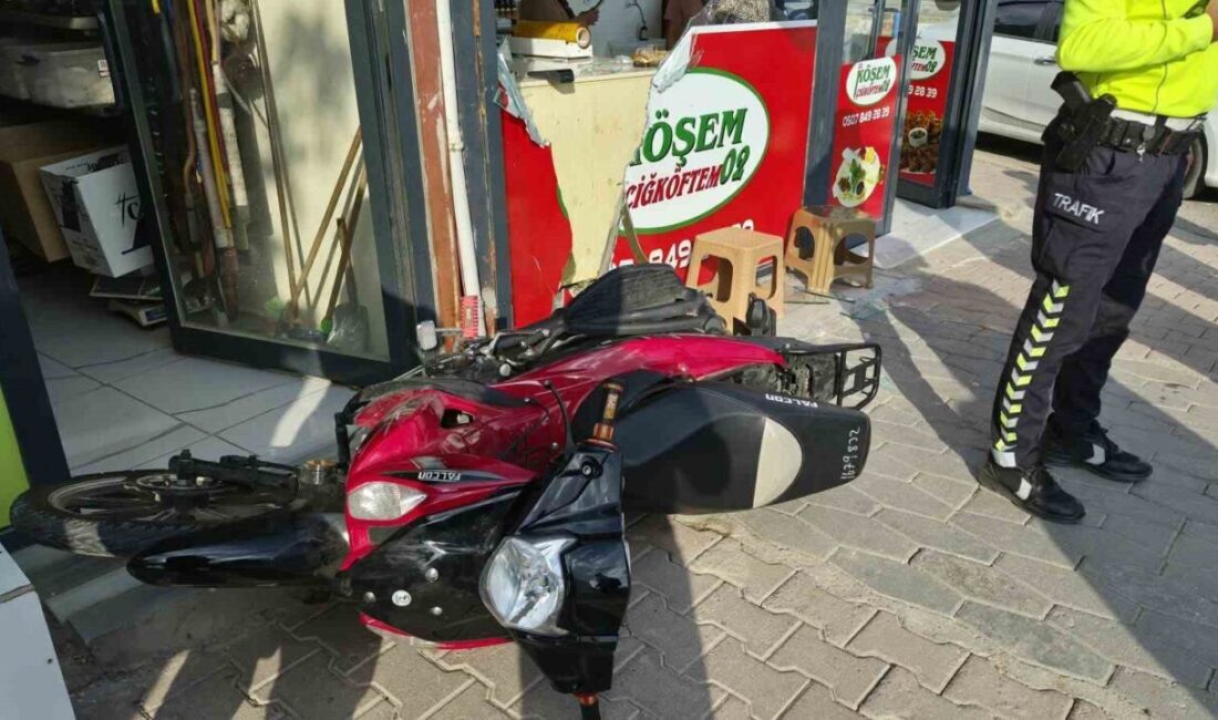 Adıyaman’da bir motosikletin kontrolden çıkarak çiğköfte işletmesinin önünde bulunan bir