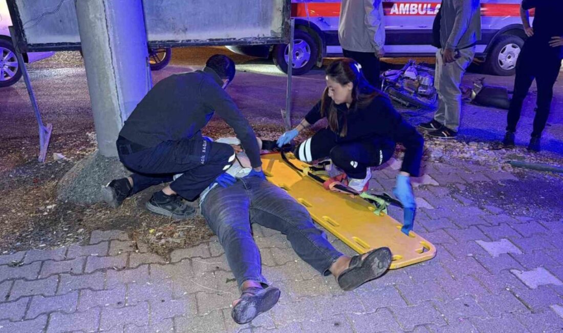 Adıyaman’da meydana gelen bir trafik kazasında motosikletle otomobil çarpıştı ve