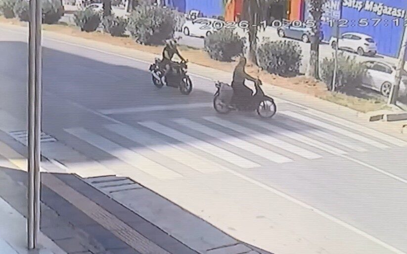 Mersin’in Erdemli ilçesinde meydana gelen trafik kazasında, iki motosiklet çarpıştı