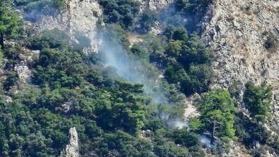 Muğla’nın Ula ilçesine bağlı Sakar mevkiinde, makilik alanda yangın çıktı