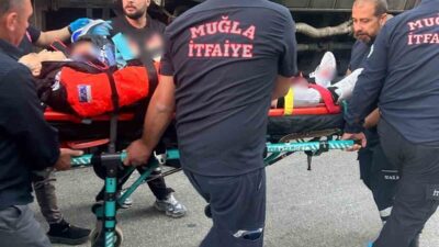 Muğla’nın Marmaris ilçesinde, otel personelini taşıyan bir servis minibüsünün virajı