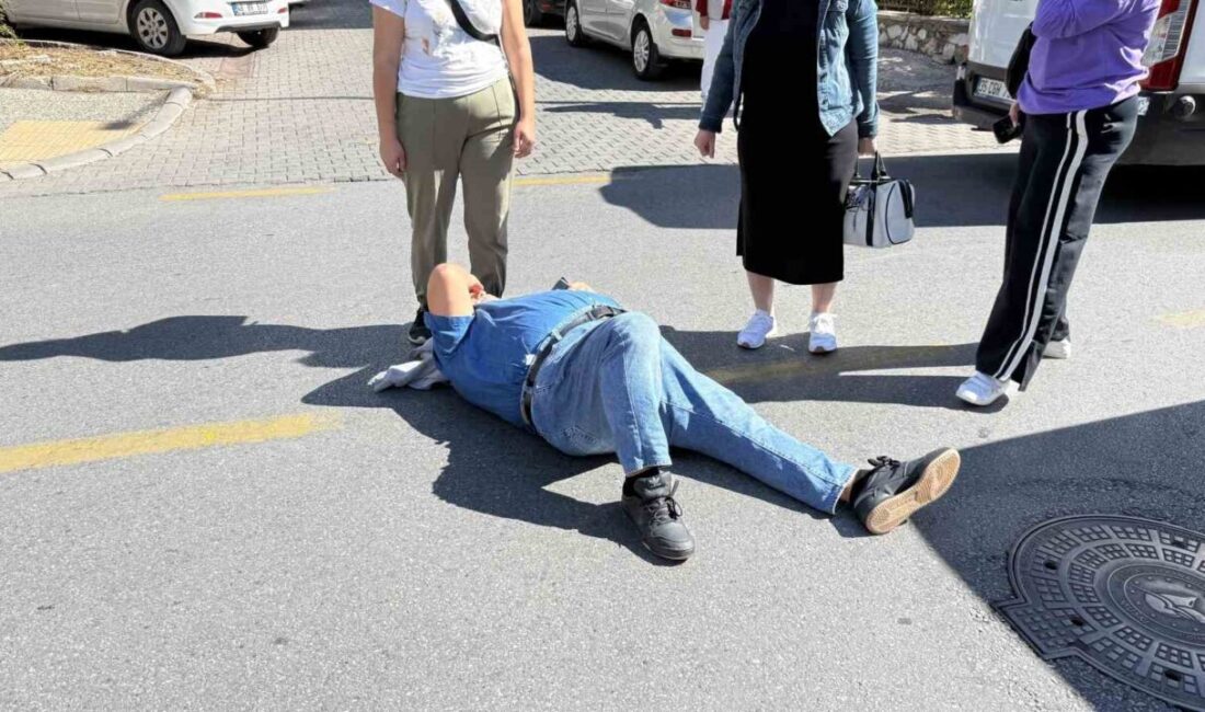 Muğla’nın Menteşe ilçesinde geri geri manevra yapan bir ticari aracın