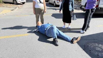 Muğla’nın Menteşe ilçesinde geri geri manevra yapan bir ticari aracın