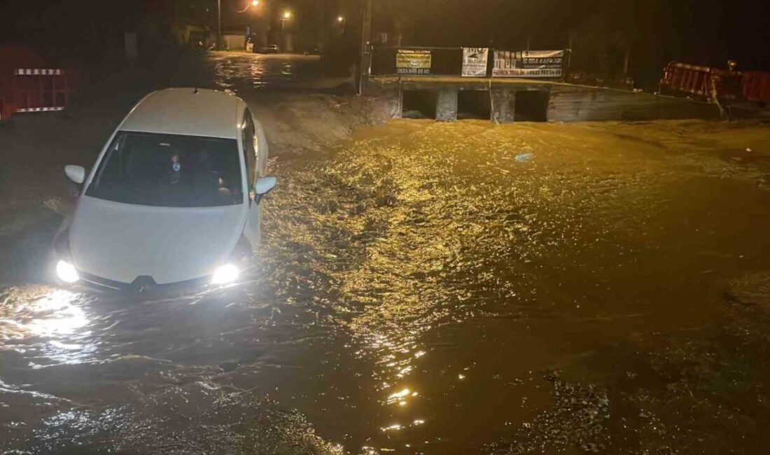 Muğla’nın Menteşe ilçesinde yağış nedeniyle yol çöktü. Seyir halnde iken