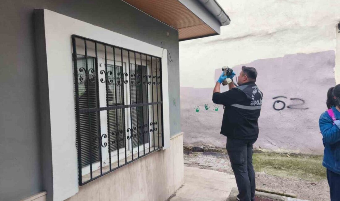 Denizli’nin Pamukkale ilçesinde 15 Mayıs Mahallesi Muhtarlığına ait kamera, kimliği