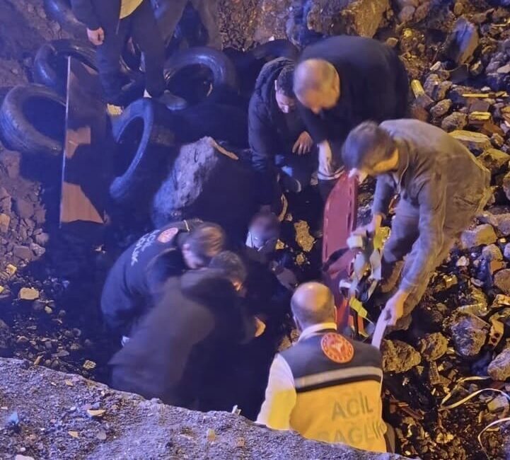 Muş’ta açık bırakılan kazı alanına düşen yaşlı adam, sağlık ekipleri