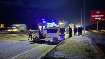Muş-Bitlis kara yolunda kepçe ile otomobilin çarpışması sonucu meydana gelen