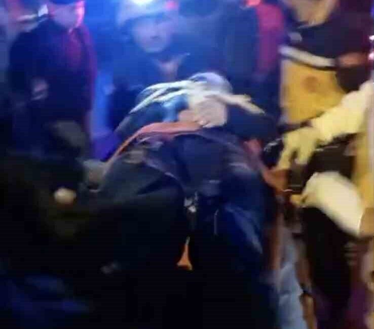 Muş’ta bir pikabın evin bahçe duvarına çarpması sonucu meydana gelen