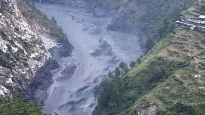 Nepal’in Gorkha bölgesinde meydana gelen sel sonucunda 100’den fazla yabancı