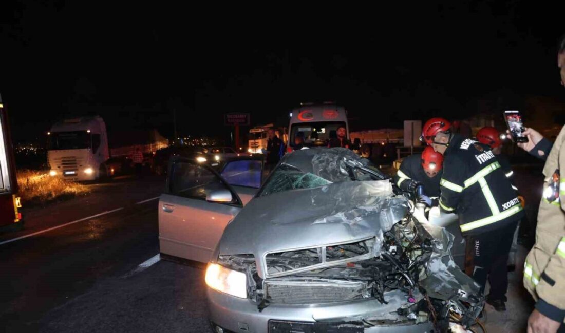 Nevşehir’de tır ile otomobilin çarpıştığı kazada 2 kişi hayatını kaybetti.