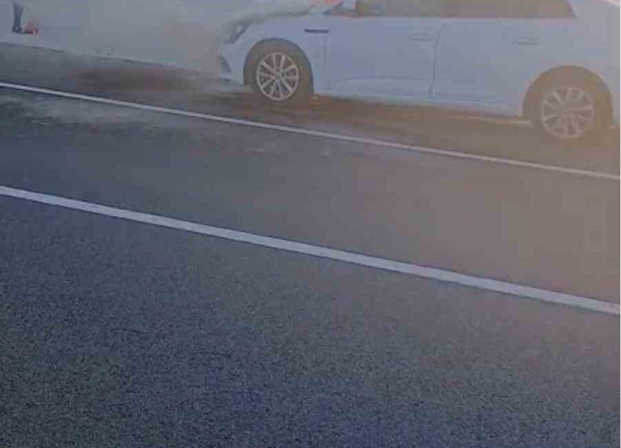 Nevşehir’de seyir halindeki bir otomobilde çıkan yangın, itfaiye ekiplerince söndürüldü.