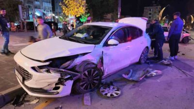 Niğde’de meydana gelen trafik kazasında iki otomobil çarpıştı ve 1