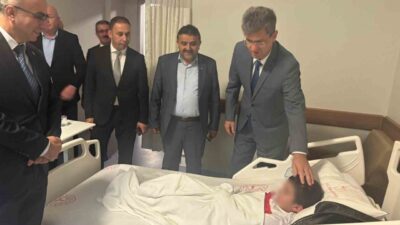 Giresun’un Görele ilçesinde öğrenci servisi ile otomobilin çarpışması sonucu yan