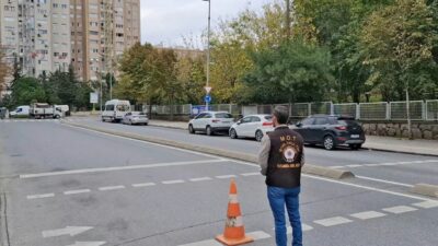 İstanbul Emniyet Müdürlüğü ekipleri, öğrencilerin eğitim gördüğü okul çevrelerindeki güveni