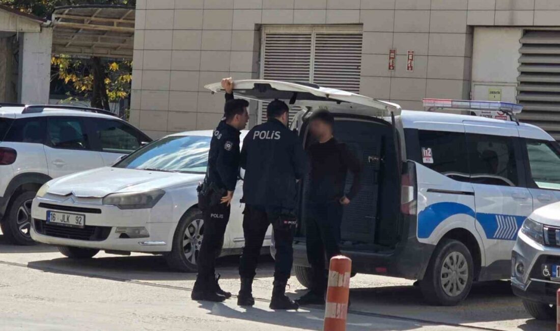 Bursa’nın İnegöl ilçesinde bir ortaokulda yaşanan olayda, 24 yaşındaki bir