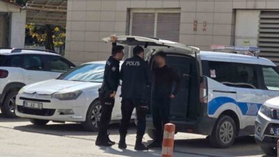 Bursa’nın İnegöl ilçesinde bir ortaokulda yaşanan olayda, 24 yaşındaki bir